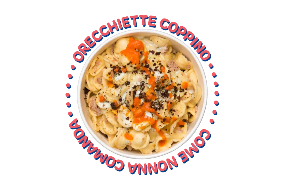 Orecchiette Coppino con salsa e granella in una ciotola
